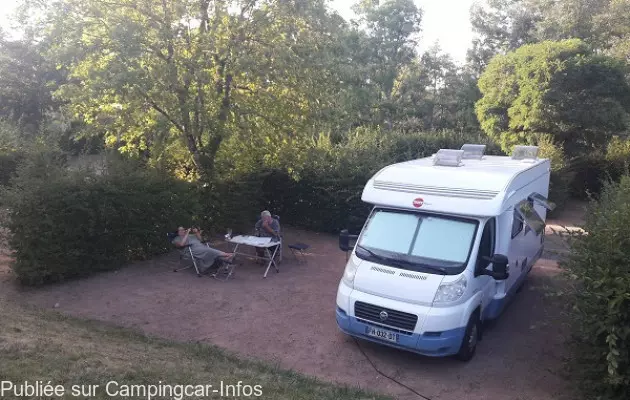 aire camping aire camping les feuilles